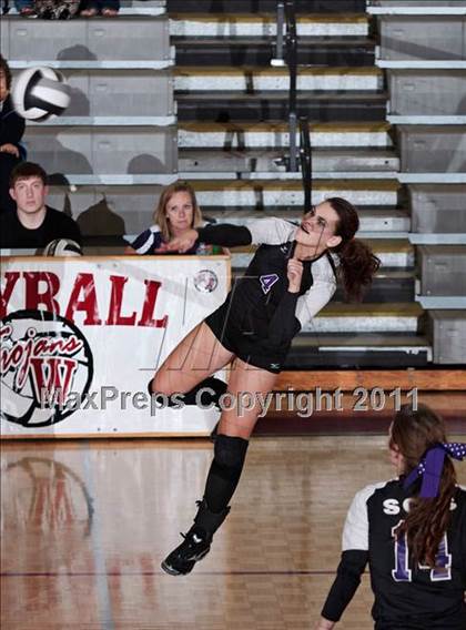 Thumbnail 2 in Sevier County vs. Dobyns-Bennett (1AAA Playoffs) photogallery.