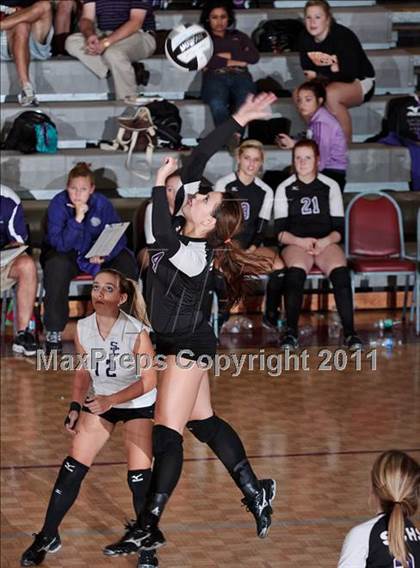 Thumbnail 1 in Sevier County vs. Dobyns-Bennett (1AAA Playoffs) photogallery.