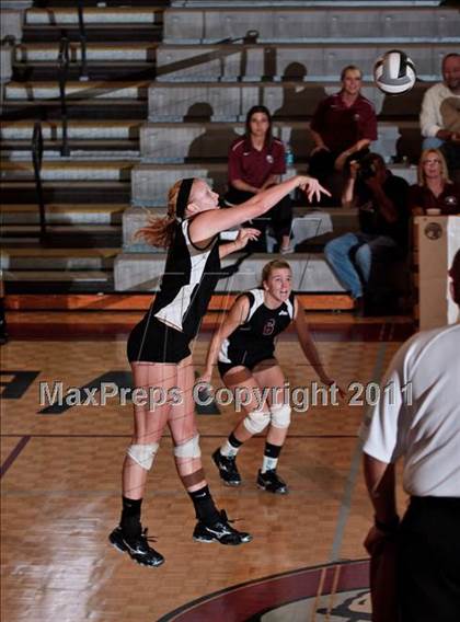 Thumbnail 1 in Sevier County vs. Dobyns-Bennett (1AAA Playoffs) photogallery.