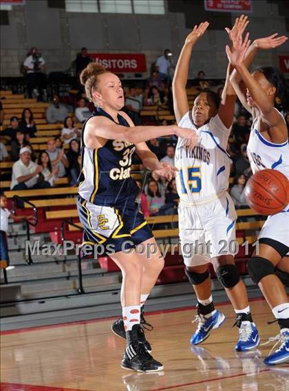 Thumbnail 3 in Santa Clara vs. St. Bernard (CIF SS 5AA Final) photogallery.