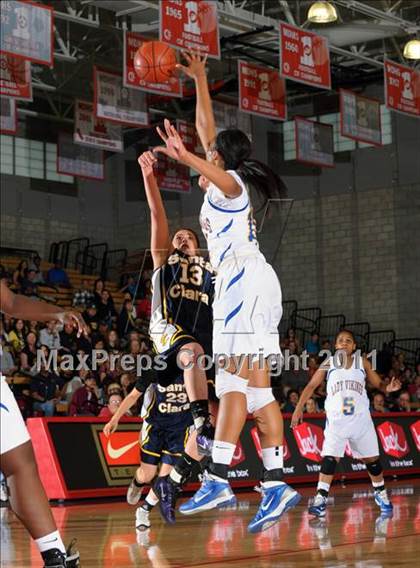 Thumbnail 3 in Santa Clara vs. St. Bernard (CIF SS 5AA Final) photogallery.