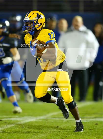 Thumbnail 1 in Chandler vs. Northwestern (GEICO State Champions Bowl Series) photogallery.