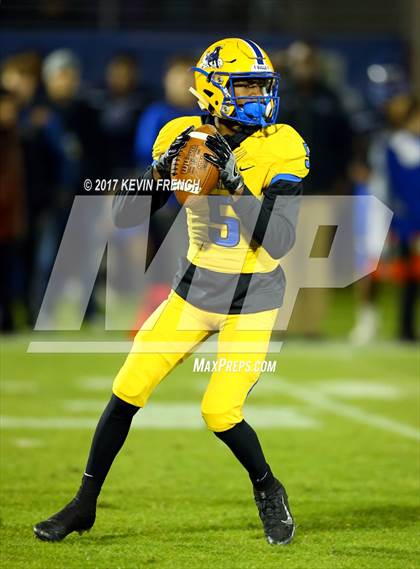 Thumbnail 1 in Chandler vs. Northwestern (GEICO State Champions Bowl Series) photogallery.