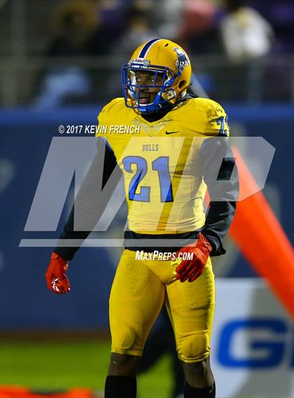 Thumbnail 1 in Chandler vs. Northwestern (GEICO State Champions Bowl Series) photogallery.