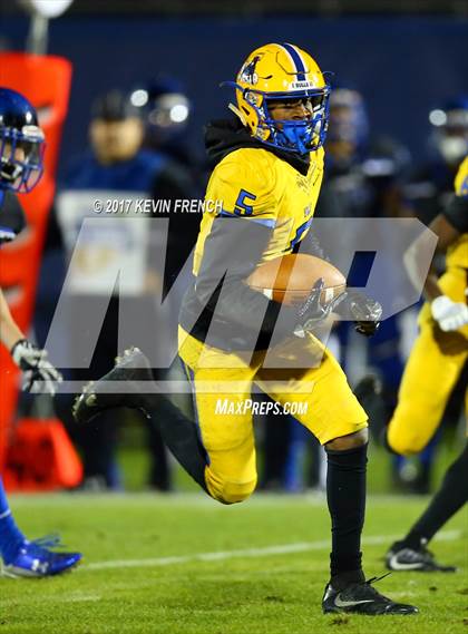 Thumbnail 1 in Chandler vs. Northwestern (GEICO State Champions Bowl Series) photogallery.