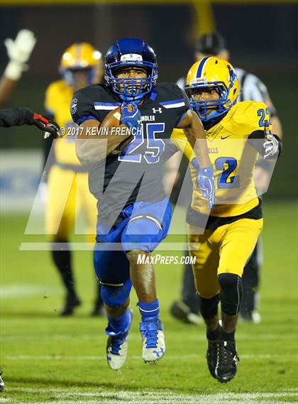 Thumbnail 1 in Chandler vs. Northwestern (GEICO State Champions Bowl Series) photogallery.