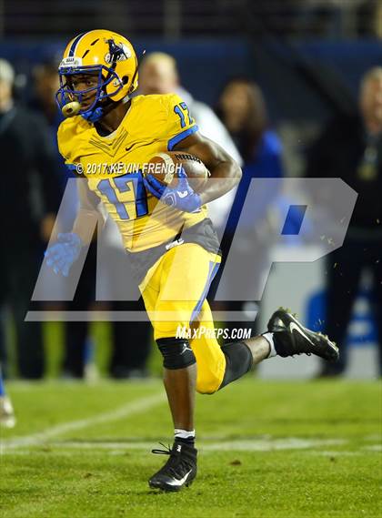 Thumbnail 3 in Chandler vs. Northwestern (GEICO State Champions Bowl Series) photogallery.