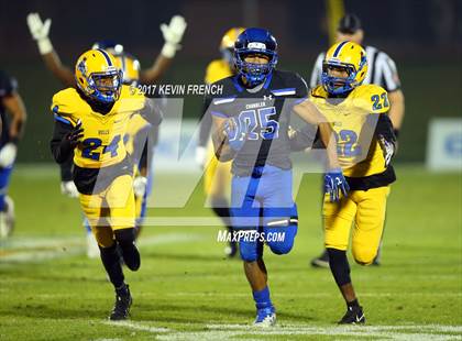 Thumbnail 3 in Chandler vs. Northwestern (GEICO State Champions Bowl Series) photogallery.