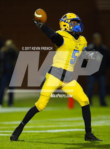 Thumbnail 2 in Chandler vs. Northwestern (GEICO State Champions Bowl Series) photogallery.