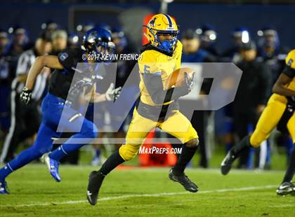 Thumbnail 3 in Chandler vs. Northwestern (GEICO State Champions Bowl Series) photogallery.
