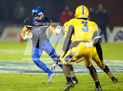 Thumbnail 2 in Chandler vs. Northwestern (GEICO State Champions Bowl Series) photogallery.