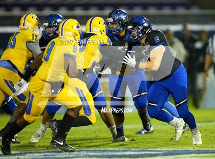 Thumbnail 3 in Chandler vs. Northwestern (GEICO State Champions Bowl Series) photogallery.