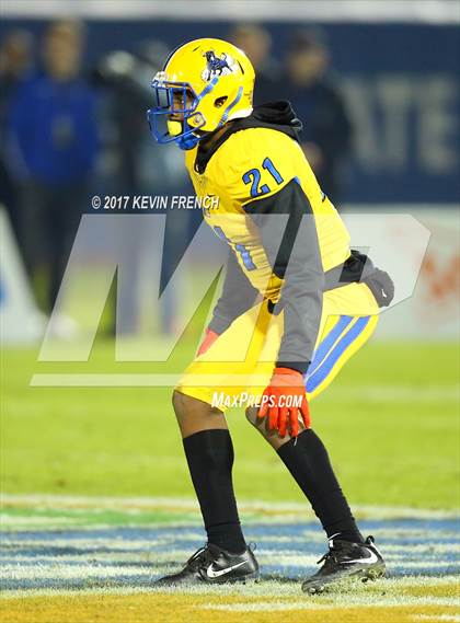 Thumbnail 1 in Chandler vs. Northwestern (GEICO State Champions Bowl Series) photogallery.
