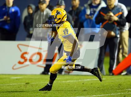Thumbnail 1 in Chandler vs. Northwestern (GEICO State Champions Bowl Series) photogallery.