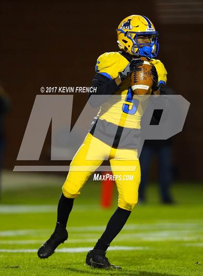 Thumbnail 1 in Chandler vs. Northwestern (GEICO State Champions Bowl Series) photogallery.