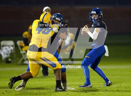 Thumbnail 3 in Chandler vs. Northwestern (GEICO State Champions Bowl Series) photogallery.