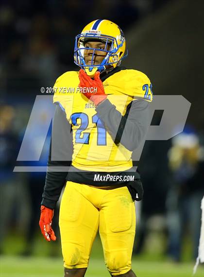 Thumbnail 2 in Chandler vs. Northwestern (GEICO State Champions Bowl Series) photogallery.