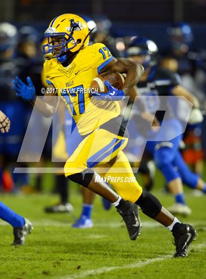 Thumbnail 2 in Chandler vs. Northwestern (GEICO State Champions Bowl Series) photogallery.