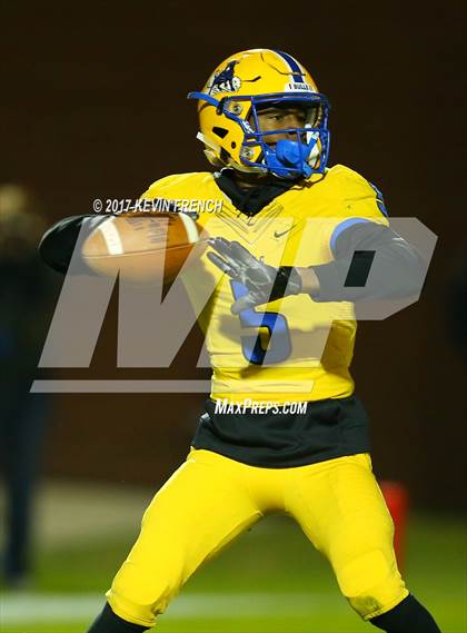 Thumbnail 1 in Chandler vs. Northwestern (GEICO State Champions Bowl Series) photogallery.