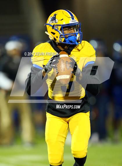 Thumbnail 2 in Chandler vs. Northwestern (GEICO State Champions Bowl Series) photogallery.