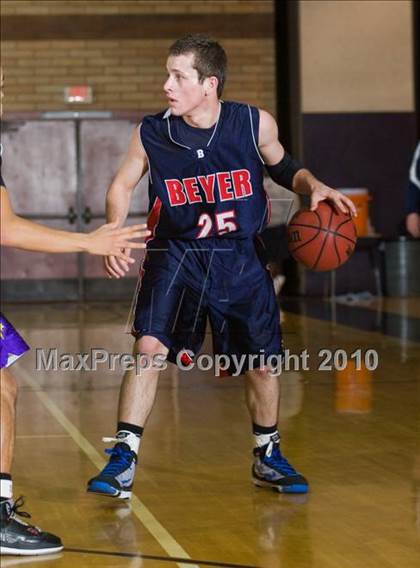 Thumbnail 1 in Beyer @ Johansen photogallery.