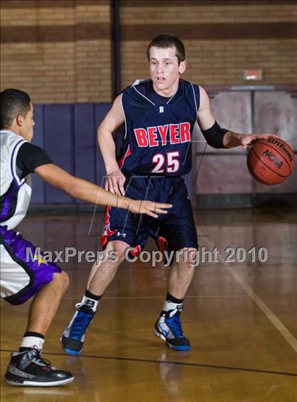 Thumbnail 3 in Beyer @ Johansen photogallery.