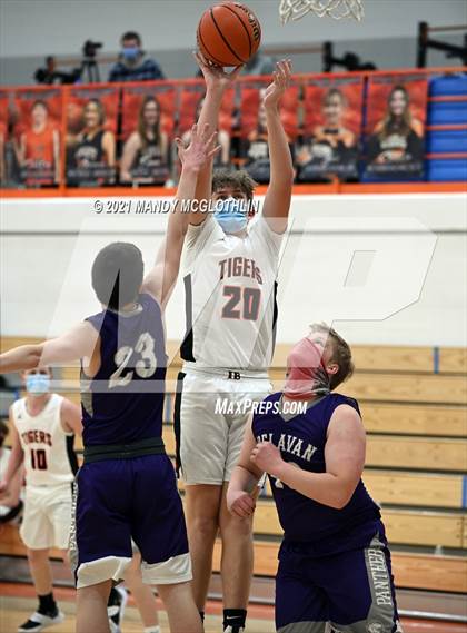 Thumbnail 1 in JV Delavan @ Illini Bluffs photogallery.