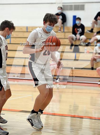 Thumbnail 3 in JV Delavan @ Illini Bluffs photogallery.