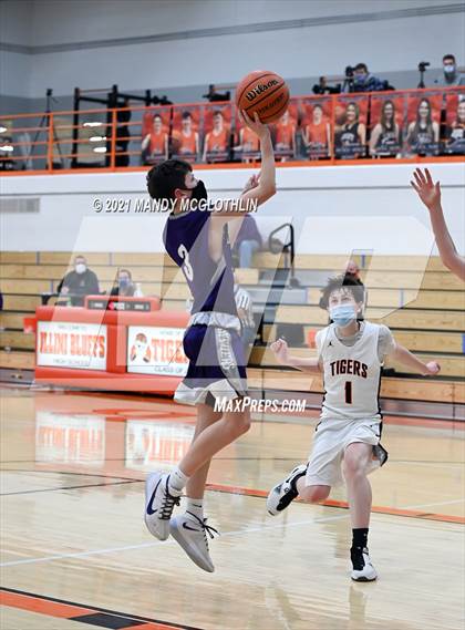 Thumbnail 3 in JV Delavan @ Illini Bluffs photogallery.