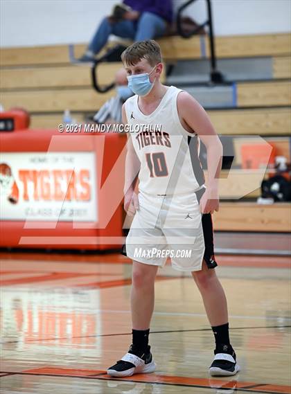 Thumbnail 1 in JV Delavan @ Illini Bluffs photogallery.