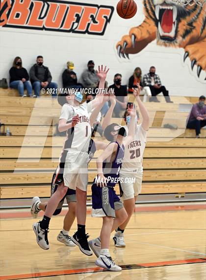 Thumbnail 1 in JV Delavan @ Illini Bluffs photogallery.