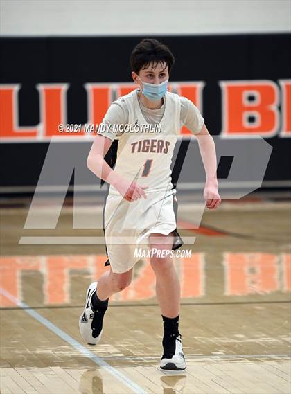 Thumbnail 3 in JV Delavan @ Illini Bluffs photogallery.