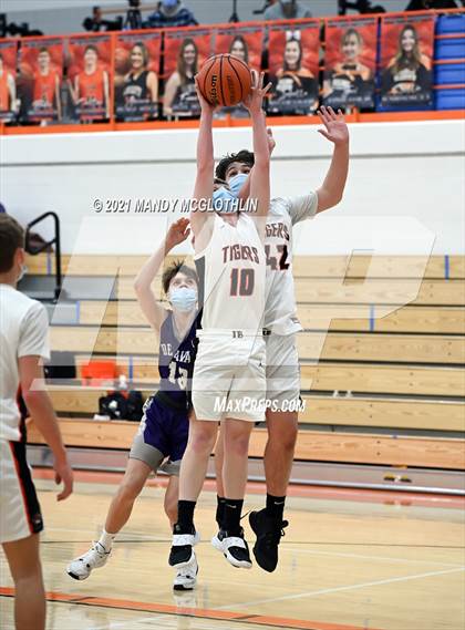 Thumbnail 2 in JV Delavan @ Illini Bluffs photogallery.