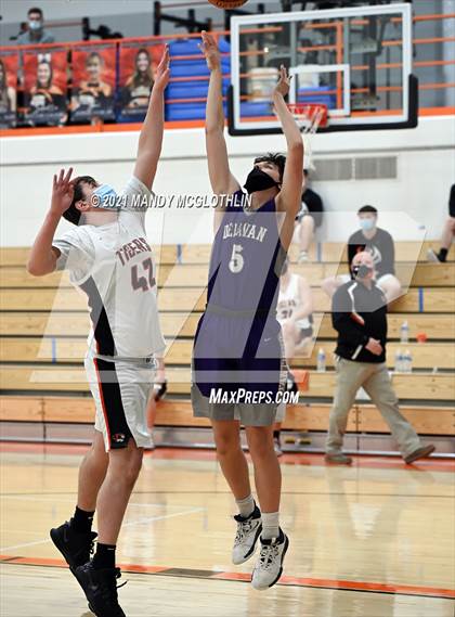 Thumbnail 3 in JV Delavan @ Illini Bluffs photogallery.