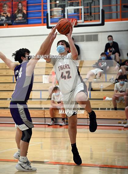 Thumbnail 3 in JV Delavan @ Illini Bluffs photogallery.