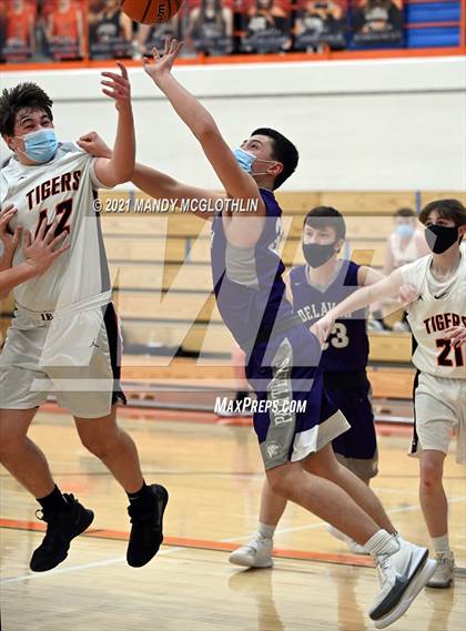 Thumbnail 2 in JV Delavan @ Illini Bluffs photogallery.