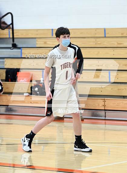 Thumbnail 1 in JV Delavan @ Illini Bluffs photogallery.