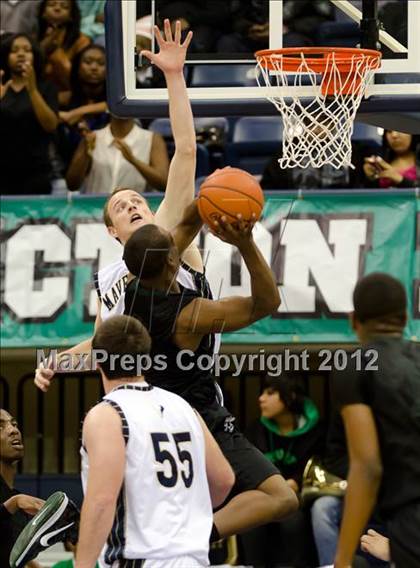 Thumbnail 2 in La Costa Canyon vs Lincoln (CIF SDS D2 Final) photogallery.