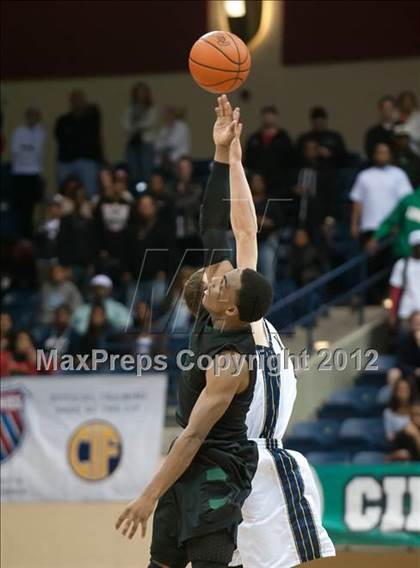 Thumbnail 2 in La Costa Canyon vs Lincoln (CIF SDS D2 Final) photogallery.