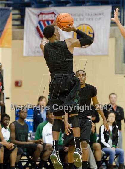 Thumbnail 3 in La Costa Canyon vs Lincoln (CIF SDS D2 Final) photogallery.