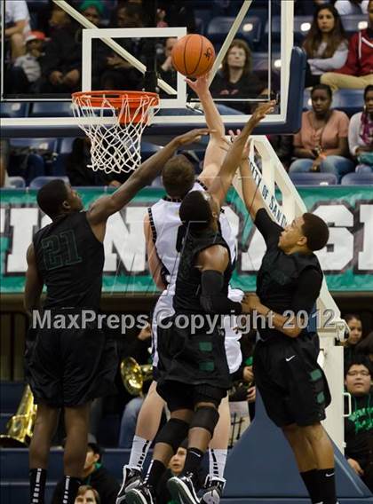 Thumbnail 3 in La Costa Canyon vs Lincoln (CIF SDS D2 Final) photogallery.