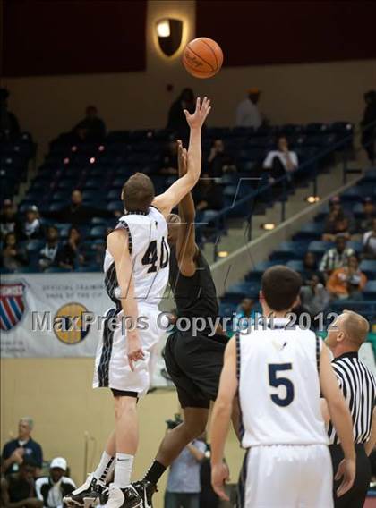 Thumbnail 1 in La Costa Canyon vs Lincoln (CIF SDS D2 Final) photogallery.