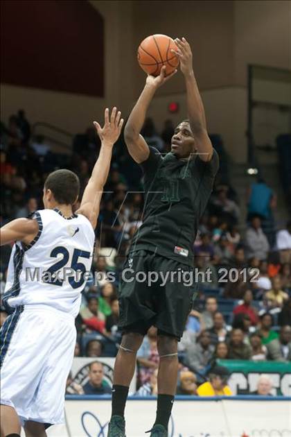 Thumbnail 1 in La Costa Canyon vs Lincoln (CIF SDS D2 Final) photogallery.
