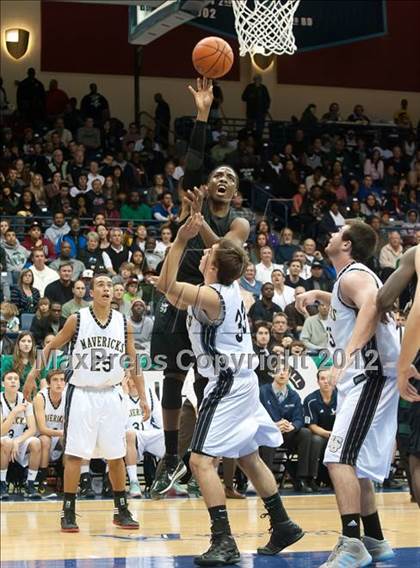 Thumbnail 1 in La Costa Canyon vs Lincoln (CIF SDS D2 Final) photogallery.