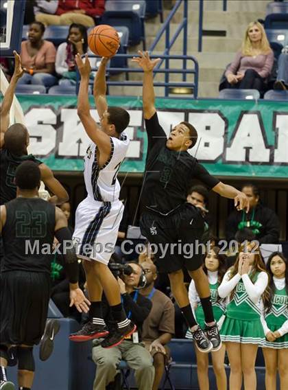 Thumbnail 1 in La Costa Canyon vs Lincoln (CIF SDS D2 Final) photogallery.