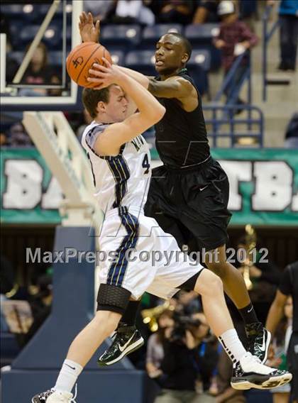 Thumbnail 1 in La Costa Canyon vs Lincoln (CIF SDS D2 Final) photogallery.