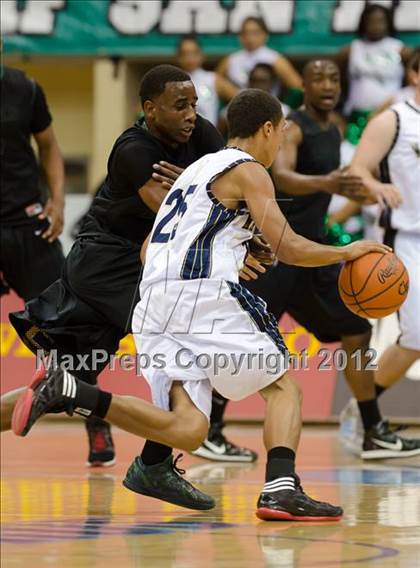 Thumbnail 2 in La Costa Canyon vs Lincoln (CIF SDS D2 Final) photogallery.