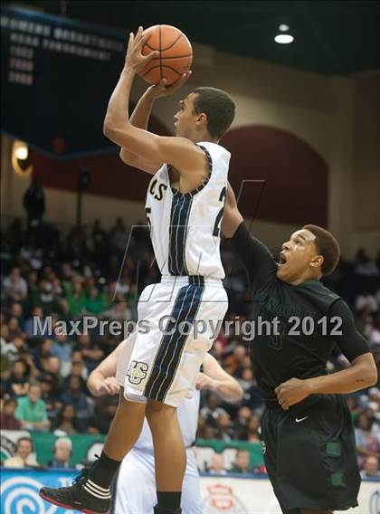 Thumbnail 1 in La Costa Canyon vs Lincoln (CIF SDS D2 Final) photogallery.