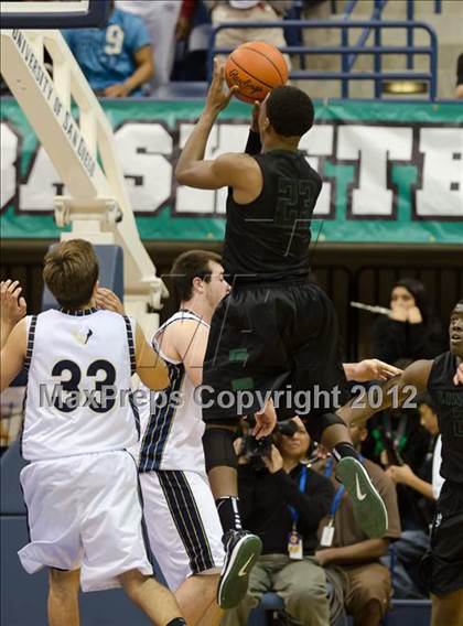 Thumbnail 1 in La Costa Canyon vs Lincoln (CIF SDS D2 Final) photogallery.