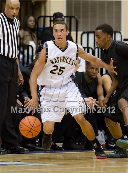 Thumbnail 2 in La Costa Canyon vs Lincoln (CIF SDS D2 Final) photogallery.